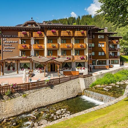 Hotel St. Raphael مادونا دي كامبيليو المظهر الخارجي الصورة
