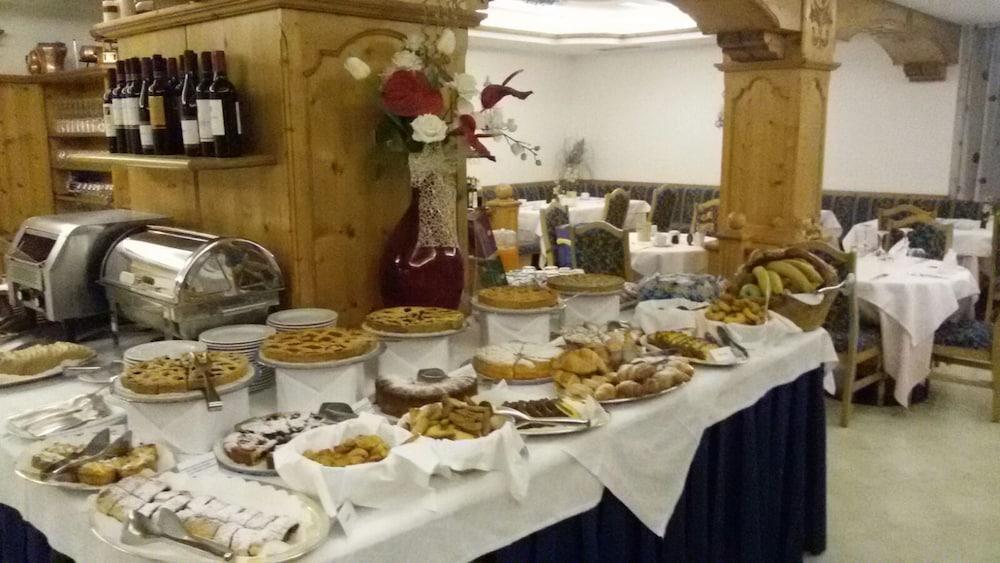 Hotel St. Raphael مادونا دي كامبيليو المظهر الخارجي الصورة