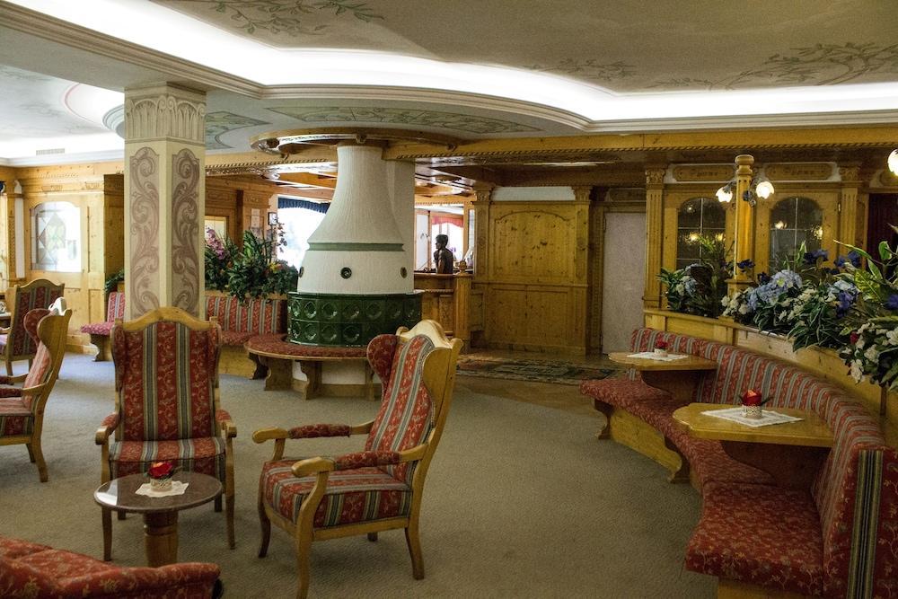 Hotel St. Raphael مادونا دي كامبيليو المظهر الخارجي الصورة