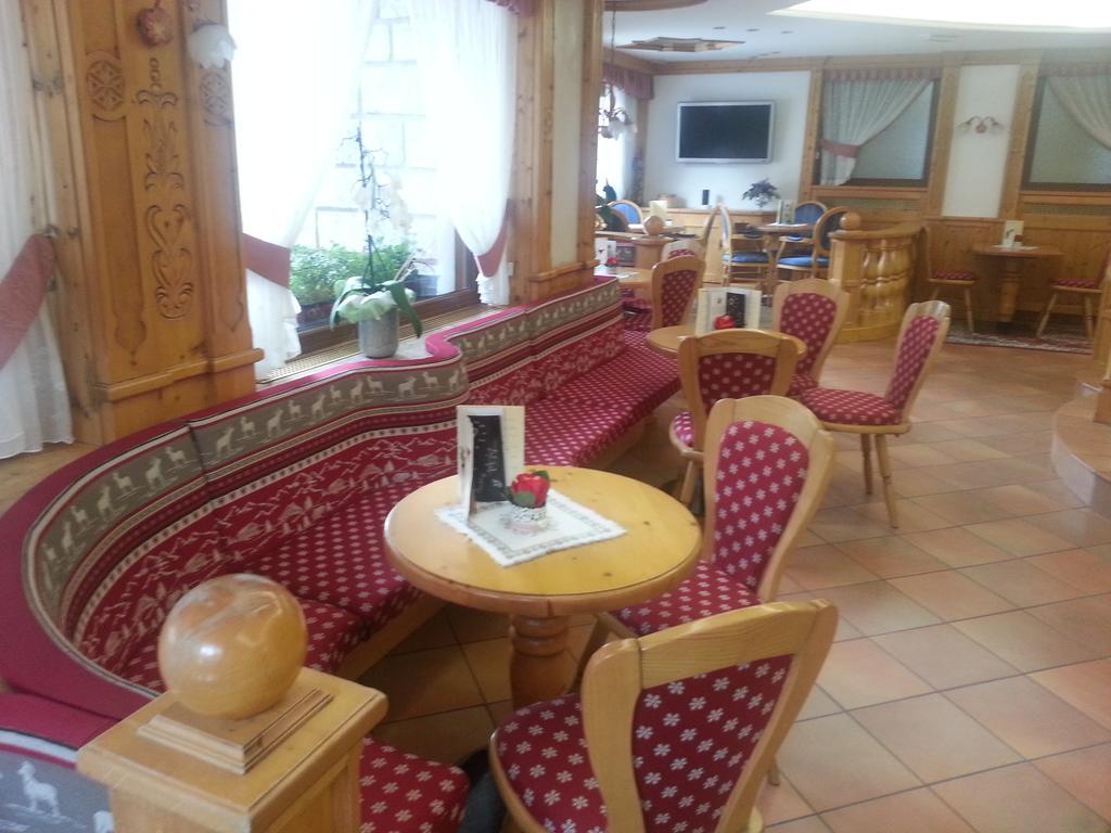 Hotel St. Raphael مادونا دي كامبيليو المظهر الخارجي الصورة