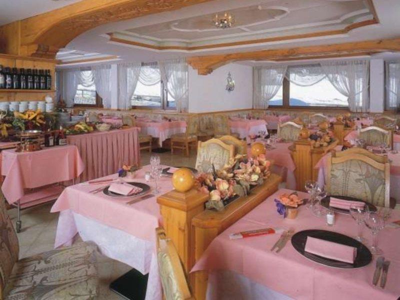 Hotel St. Raphael مادونا دي كامبيليو المظهر الخارجي الصورة