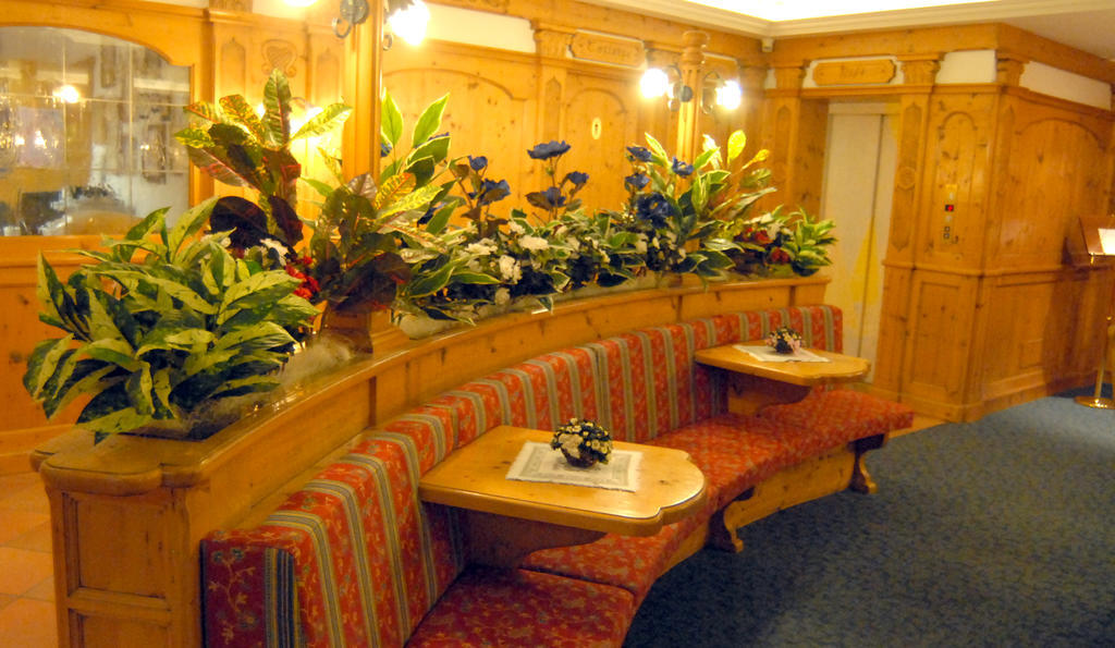 Hotel St. Raphael مادونا دي كامبيليو المظهر الخارجي الصورة