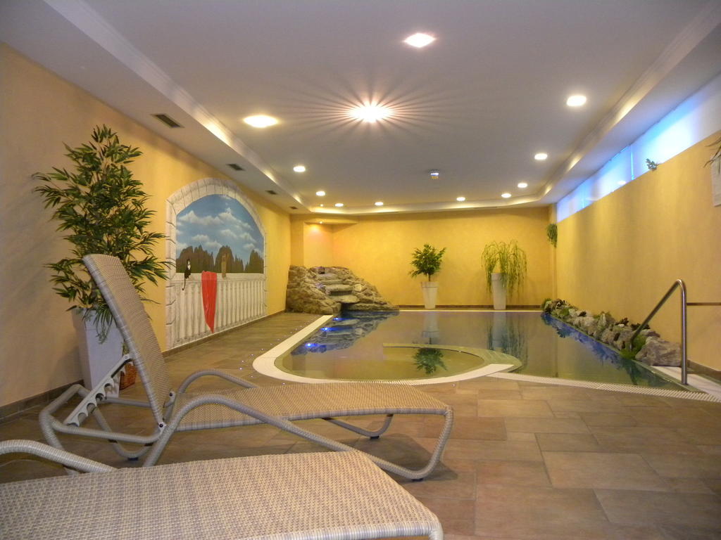 Hotel St. Raphael مادونا دي كامبيليو المظهر الخارجي الصورة