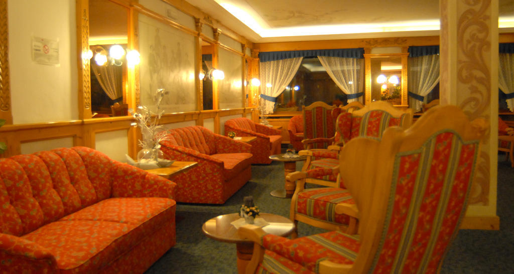 Hotel St. Raphael مادونا دي كامبيليو المظهر الخارجي الصورة