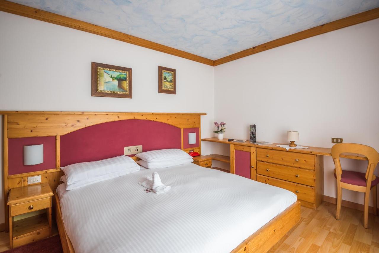 Hotel St. Raphael مادونا دي كامبيليو المظهر الخارجي الصورة