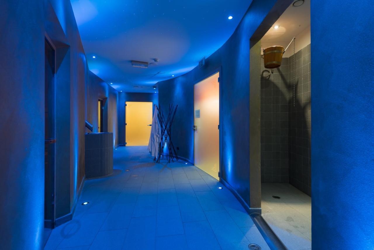 Hotel St. Raphael مادونا دي كامبيليو المظهر الخارجي الصورة