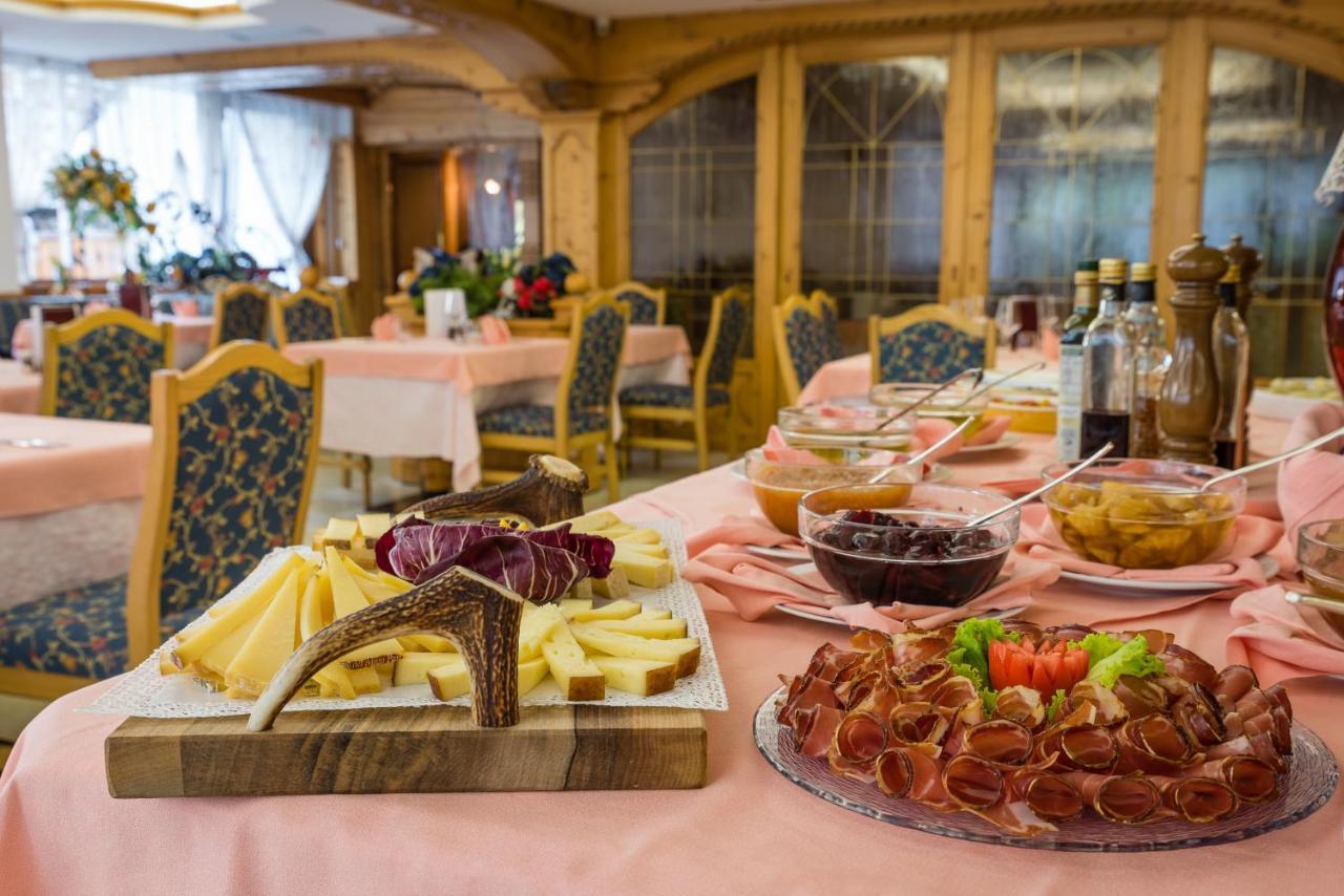 Hotel St. Raphael مادونا دي كامبيليو المظهر الخارجي الصورة