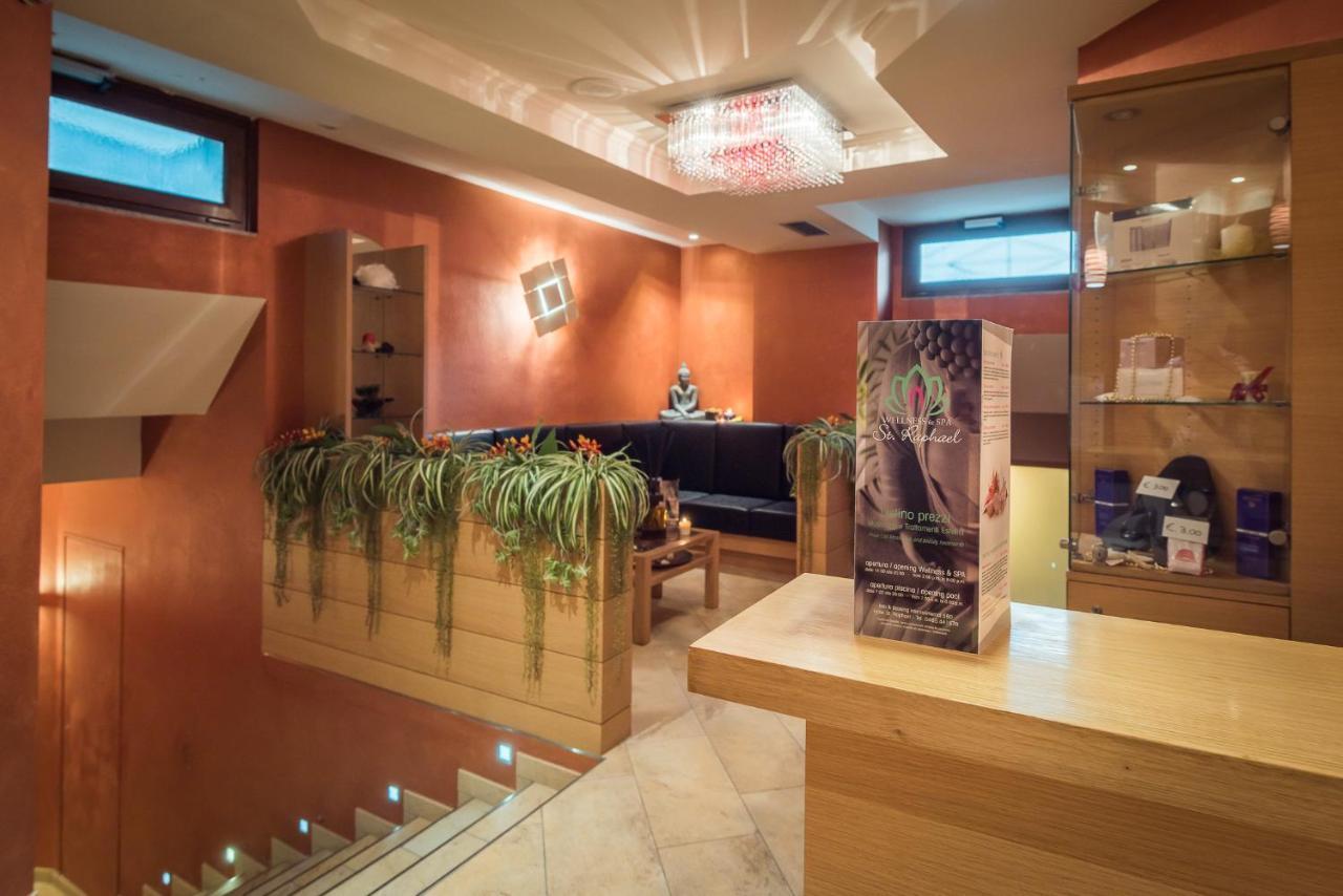 Hotel St. Raphael مادونا دي كامبيليو المظهر الخارجي الصورة