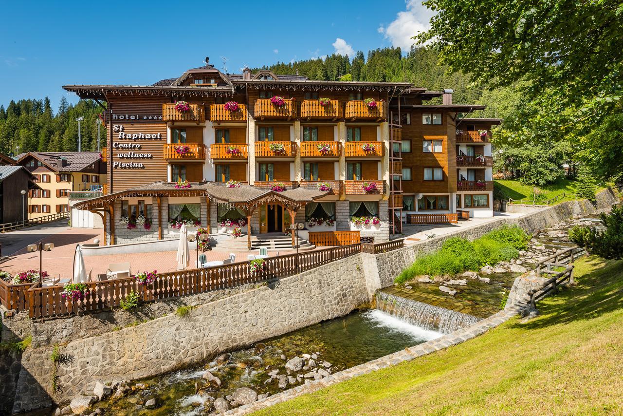 Hotel St. Raphael مادونا دي كامبيليو المظهر الخارجي الصورة