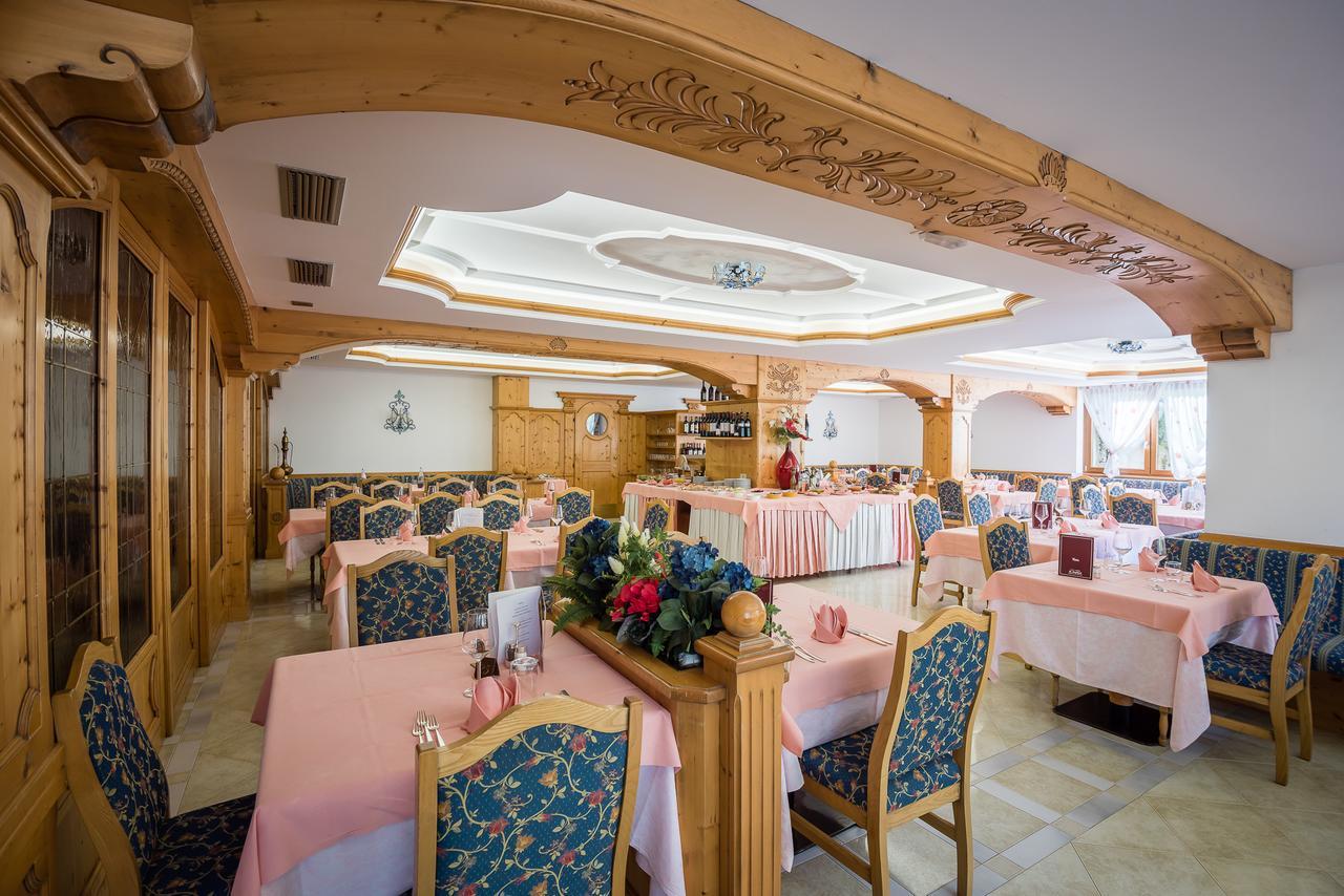 Hotel St. Raphael مادونا دي كامبيليو المظهر الخارجي الصورة
