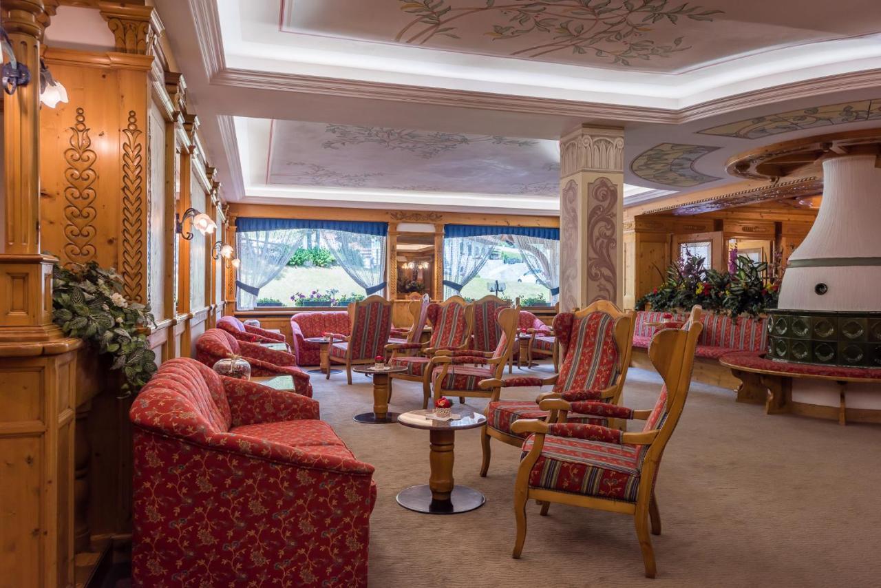 Hotel St. Raphael مادونا دي كامبيليو المظهر الخارجي الصورة