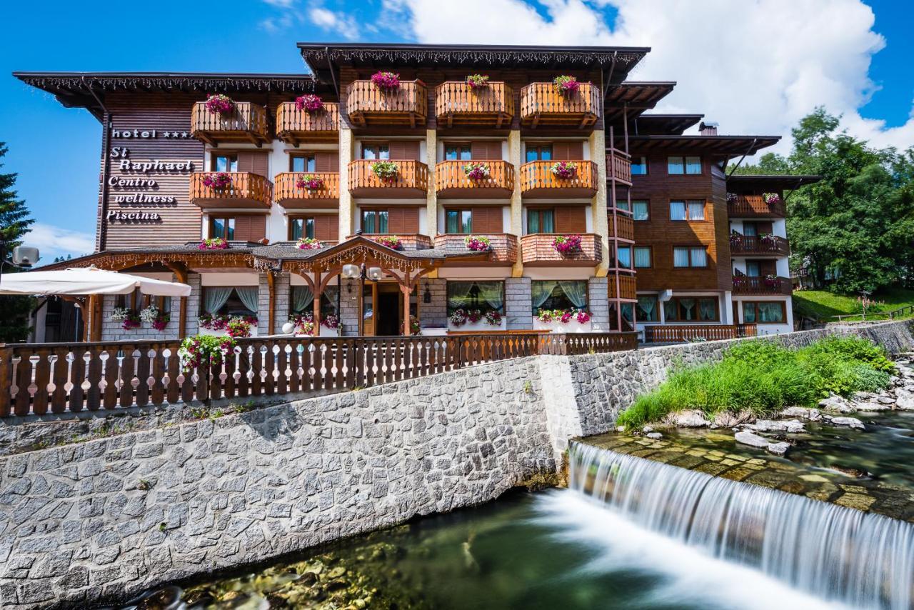 Hotel St. Raphael مادونا دي كامبيليو المظهر الخارجي الصورة