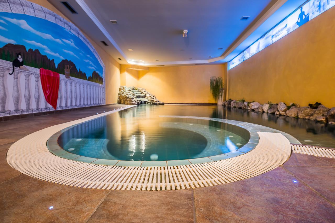 Hotel St. Raphael مادونا دي كامبيليو المظهر الخارجي الصورة