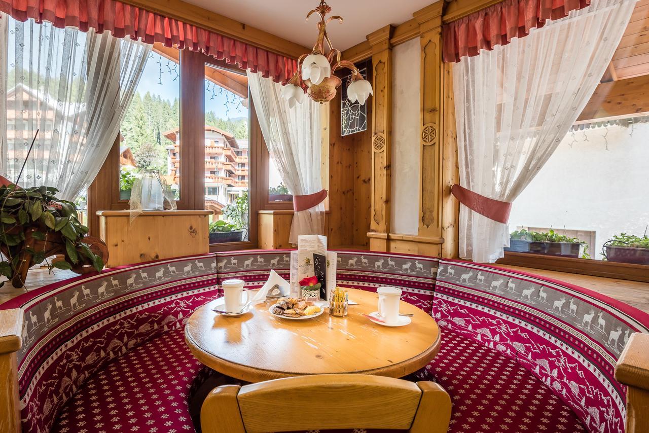 Hotel St. Raphael مادونا دي كامبيليو المظهر الخارجي الصورة