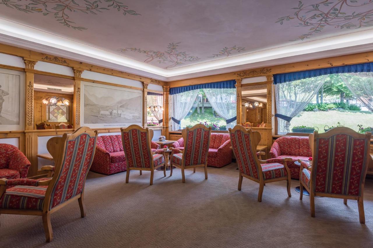 Hotel St. Raphael مادونا دي كامبيليو المظهر الخارجي الصورة