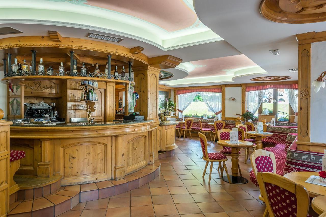 Hotel St. Raphael مادونا دي كامبيليو المظهر الخارجي الصورة