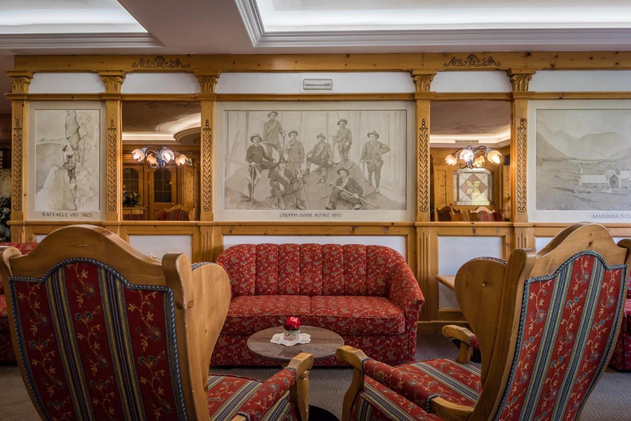 Hotel St. Raphael مادونا دي كامبيليو المظهر الخارجي الصورة