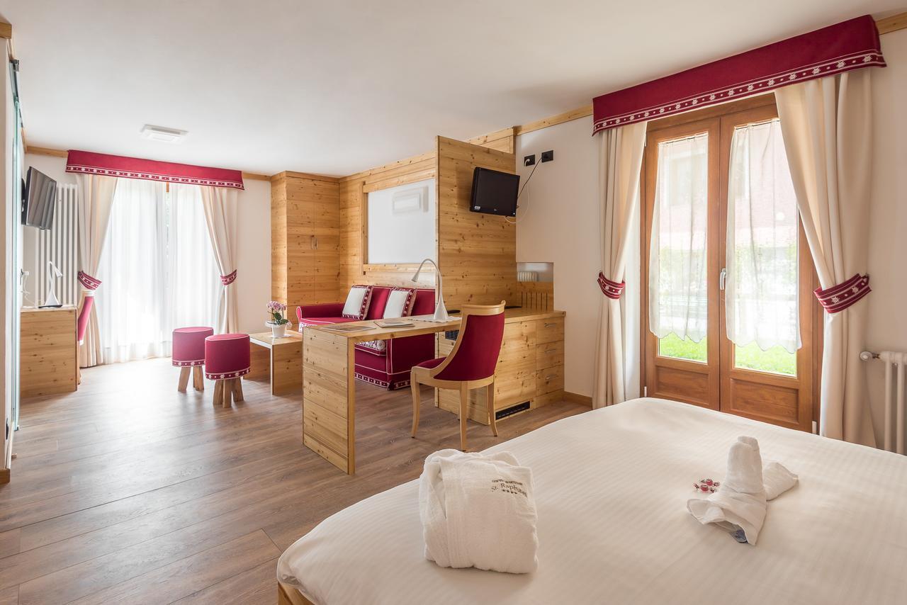 Hotel St. Raphael مادونا دي كامبيليو المظهر الخارجي الصورة