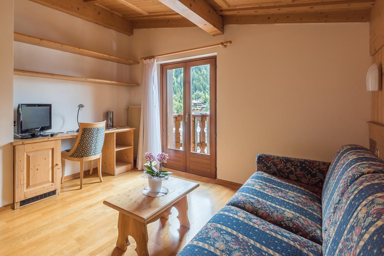 Hotel St. Raphael مادونا دي كامبيليو المظهر الخارجي الصورة