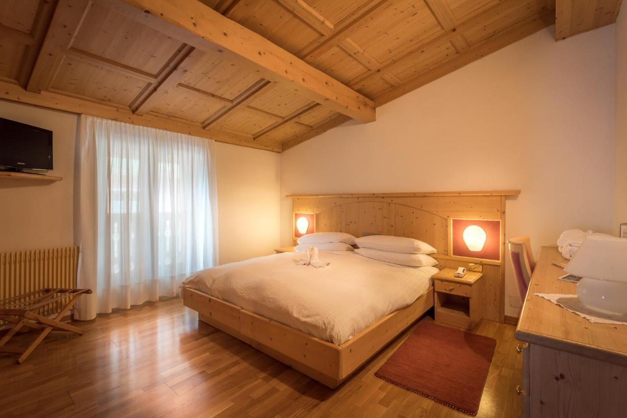 Hotel St. Raphael مادونا دي كامبيليو المظهر الخارجي الصورة