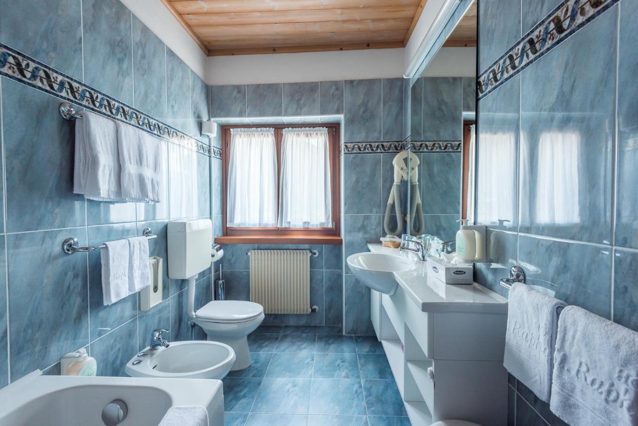 Hotel St. Raphael مادونا دي كامبيليو المظهر الخارجي الصورة